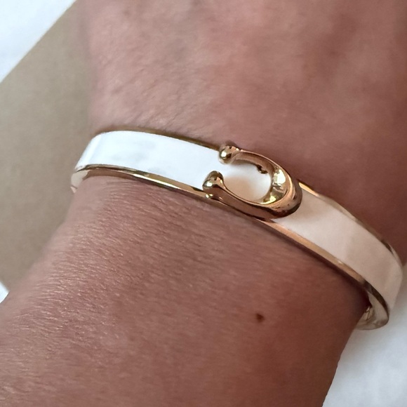 NWT Coach C Symbol white gold enamel hinged bangle bracelet - Picture 4 of 6